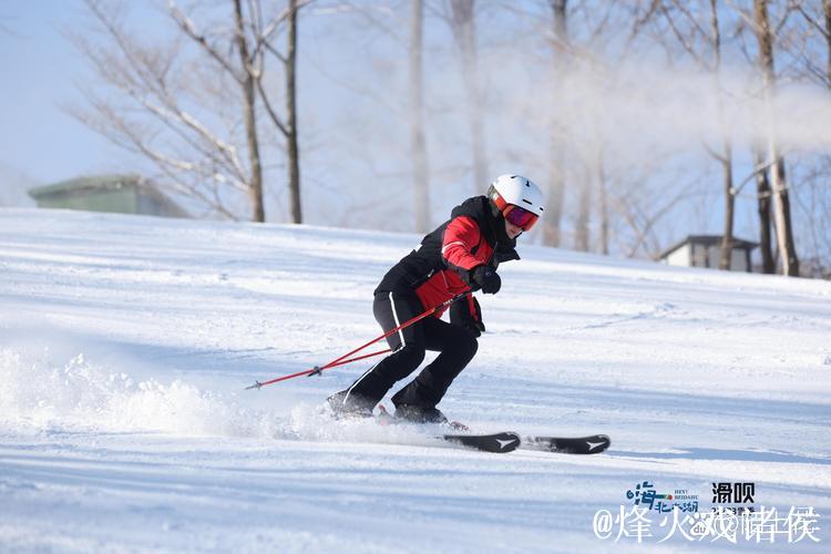 周鹏老师分享禾木滑雪,积雪深达膝盖以下 周鹏老师分享禾木滑雪,积雪深达膝盖以下