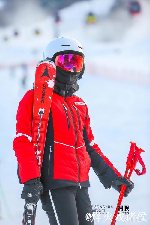 周鹏老师分享禾木滑雪,积雪深达膝盖以下 周鹏老师分享禾木滑雪,积雪深达膝盖以下